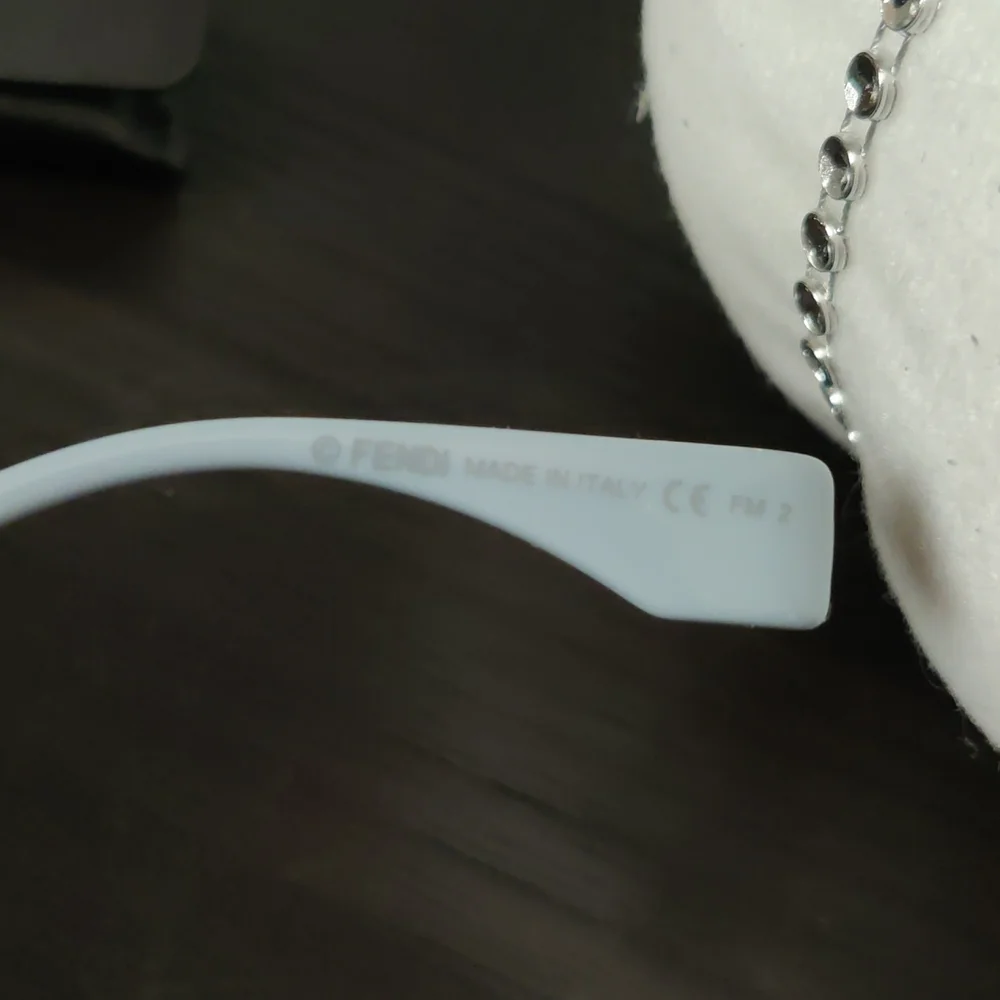 Gorgeous Authentic FENDI women sunglasses with crystals on the side - Picture 5 of 14